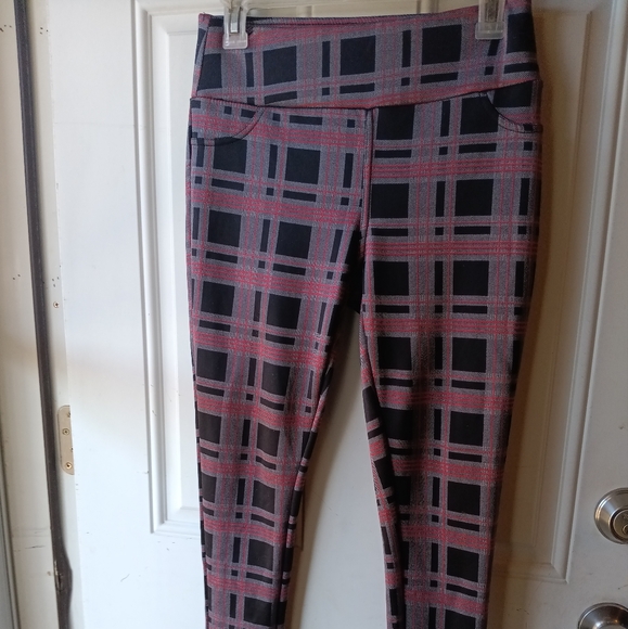 Butt Sculpting Leggings Shosho Size med Color Black / Red Plaid - Picture 1 of 6